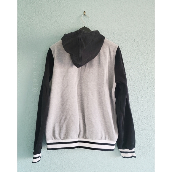 F21 | Varsity Style Snap-Button Front Hoodie - Picture 5 of 5
